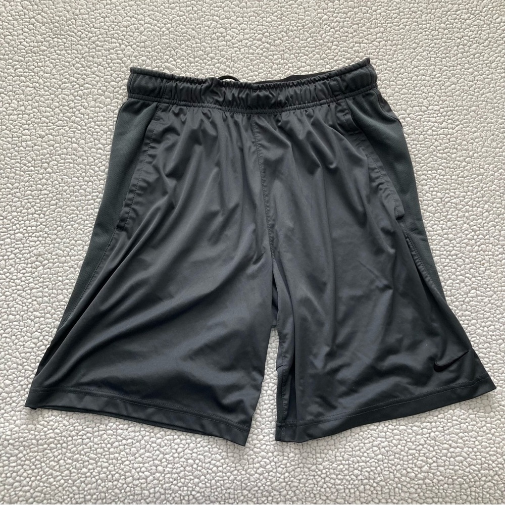 Nike, Dry-Fit, elastic band boys Medium size shorts, grey
